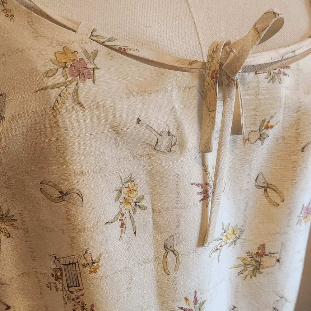 Vintage Garden Dress - Picture 2 of 3